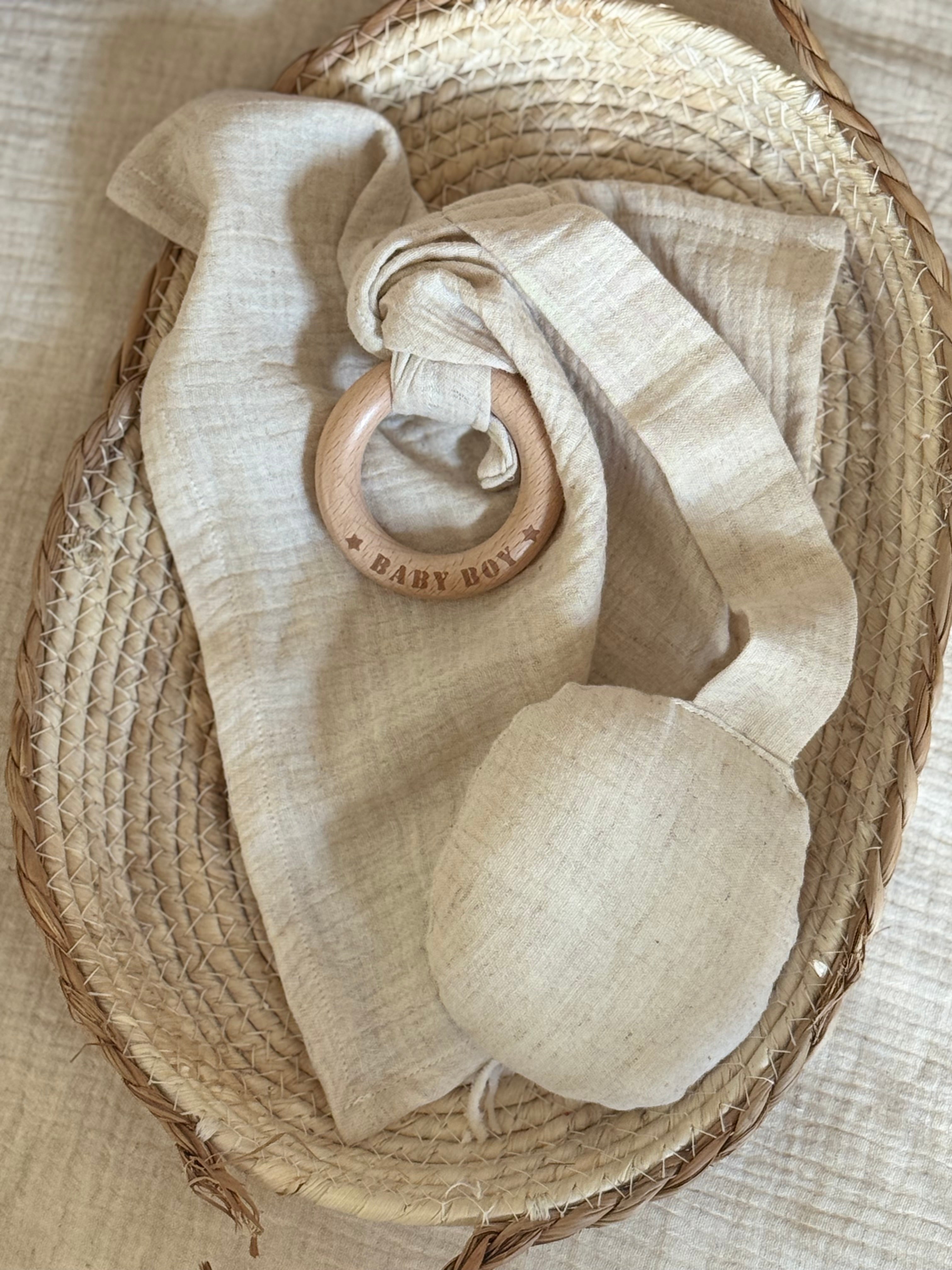 Bijtring swaddle - beige baby boy