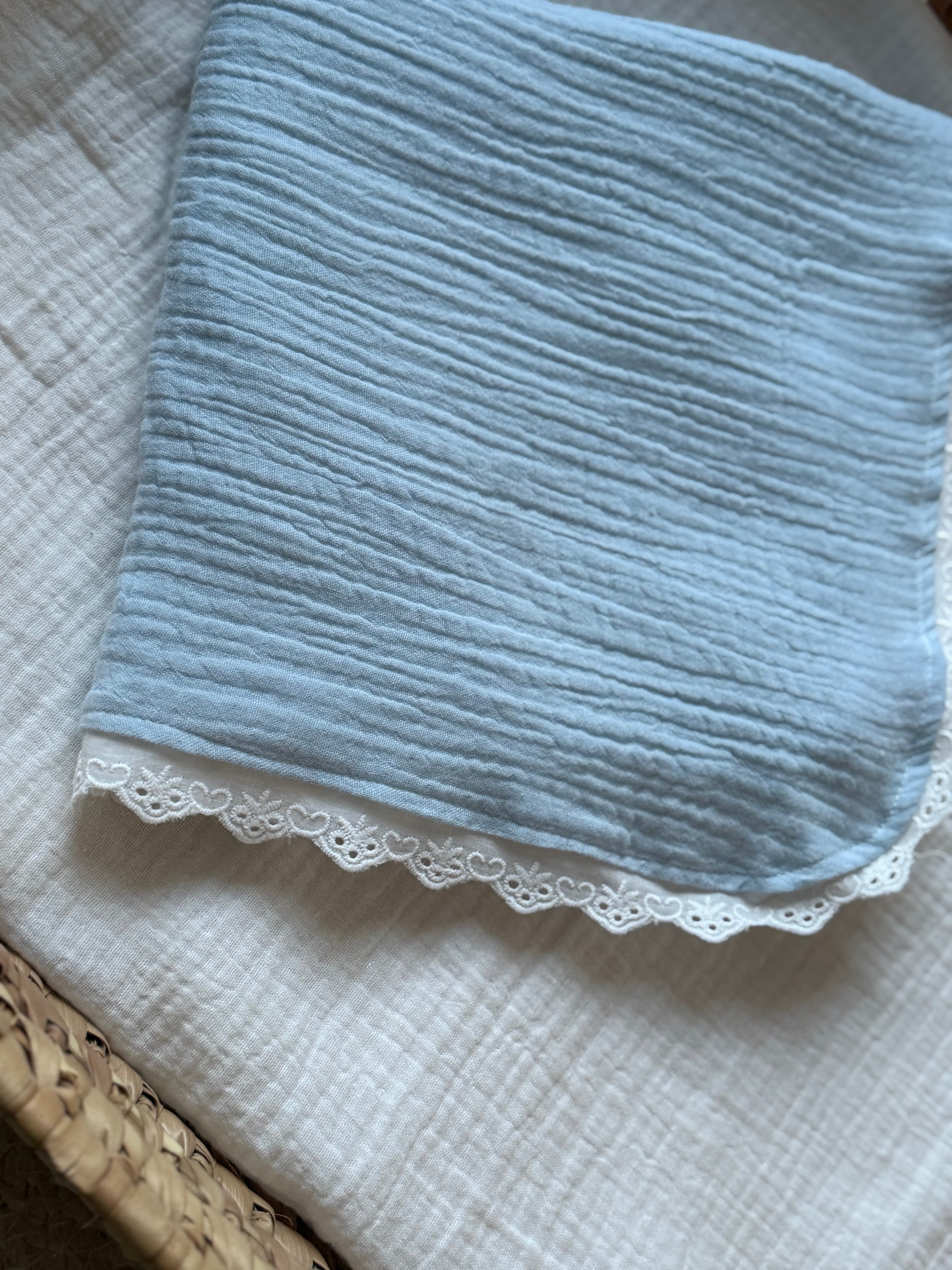 Mousseline Doek Broderie - Baby blauw - For Your Little Cutie
