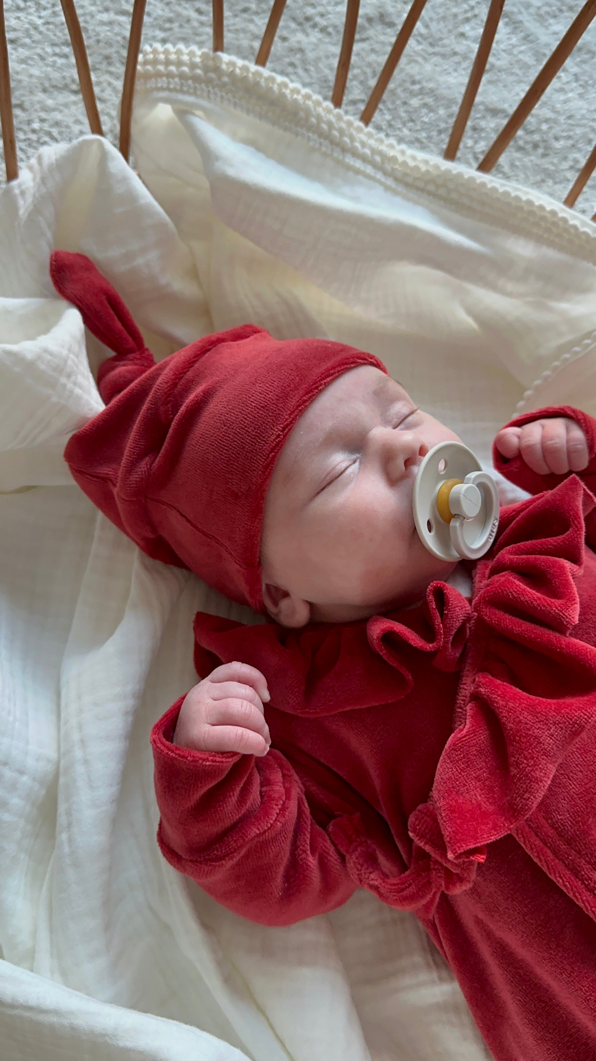 Mutsje - velours red - For Your Little Cutie