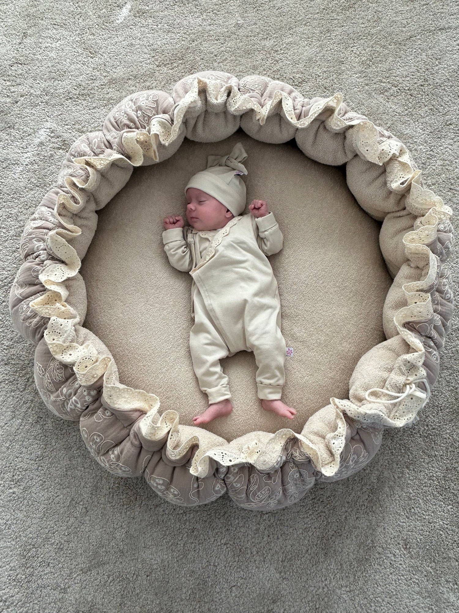 BABYNESTJES