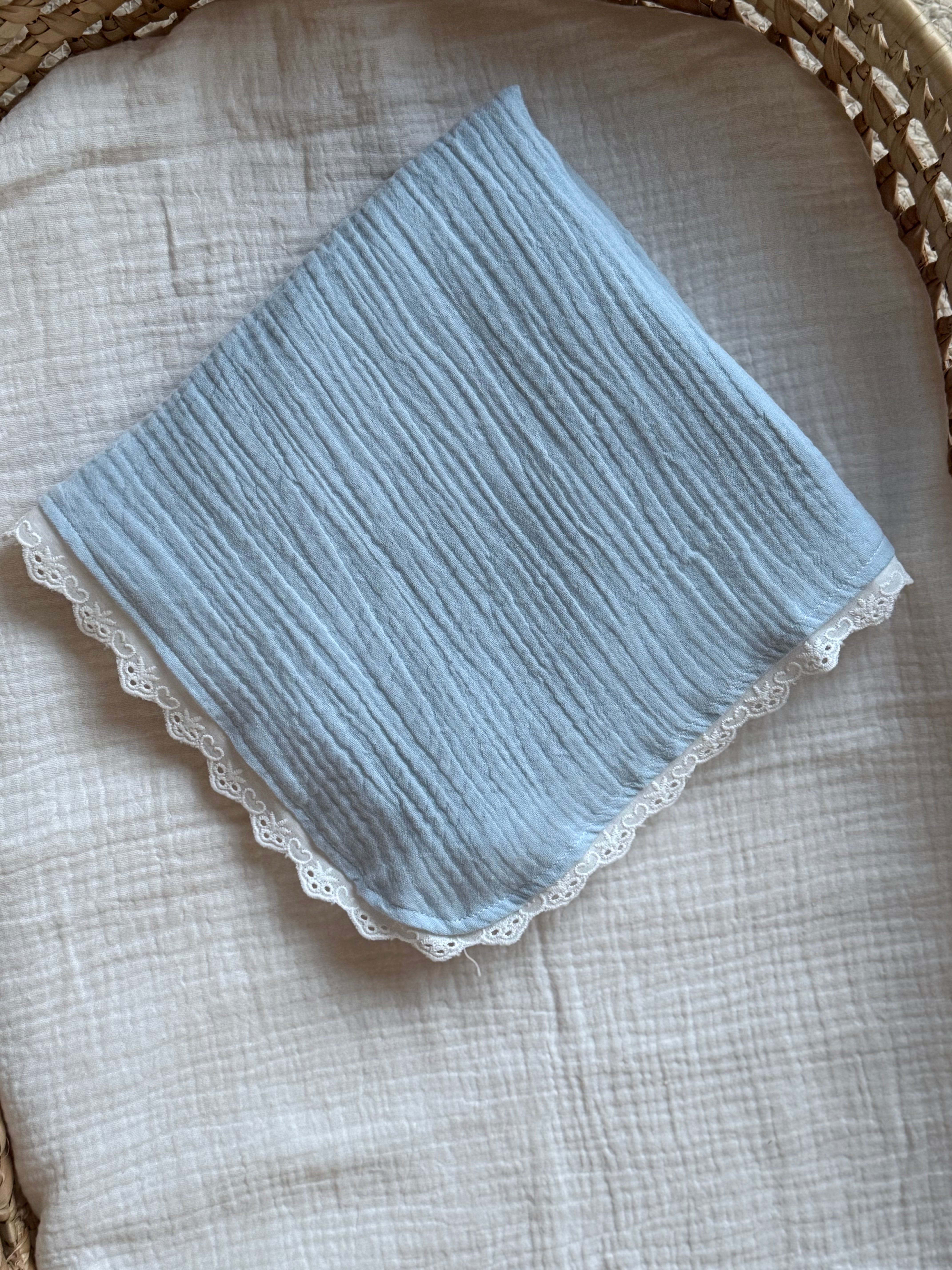 Mousseline Doek Broderie - Baby blauw - For Your Little Cutie