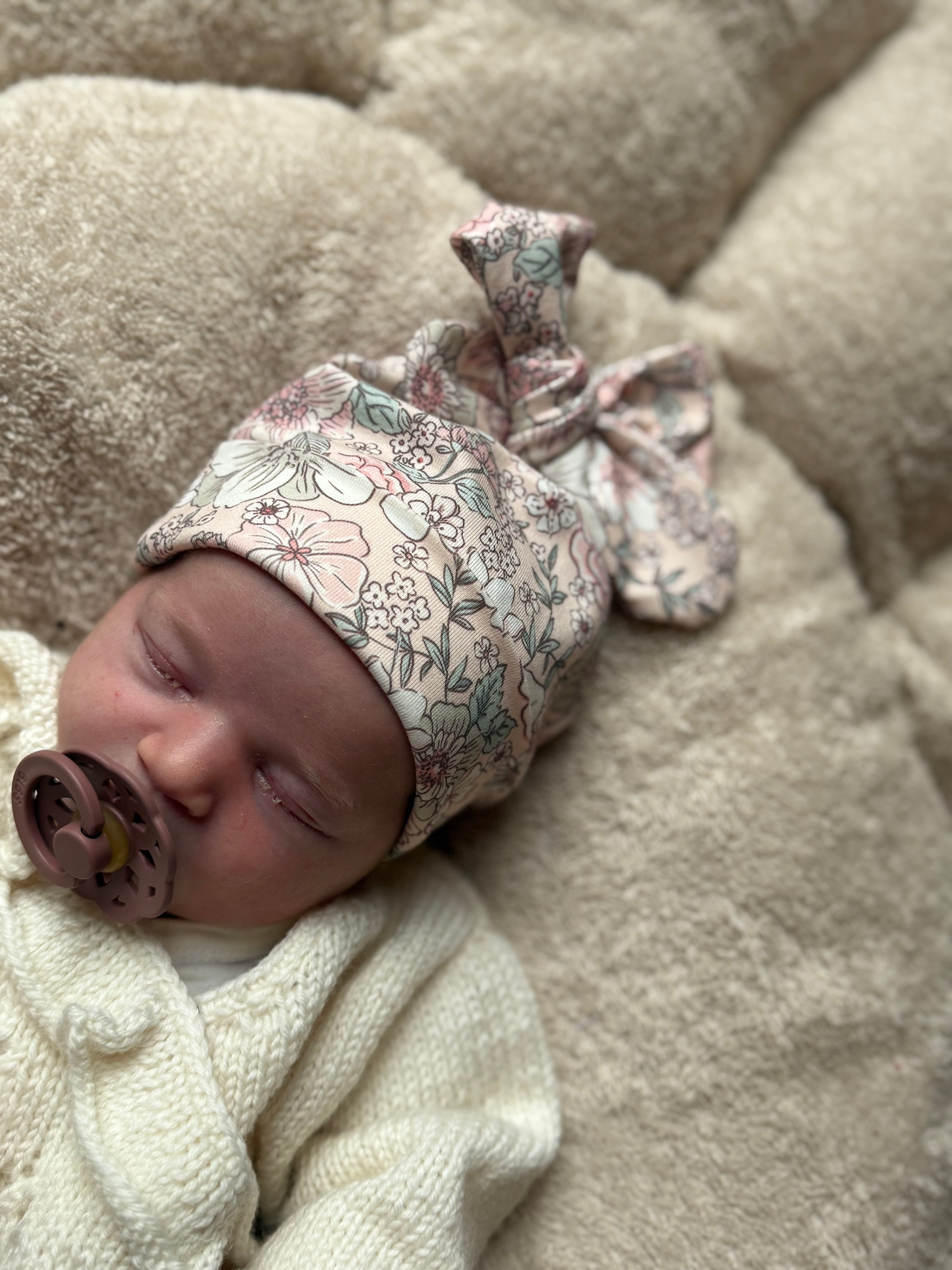 Mutsje Strik - Pink Flower - For Your Little Cutie