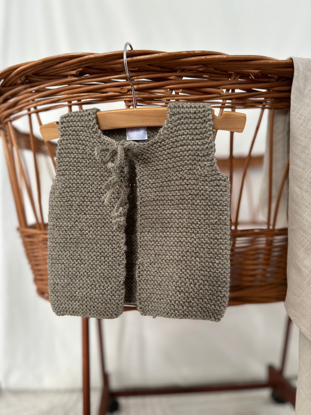 Gilletje merino wol unisex - taupe - For Your Little Cutie