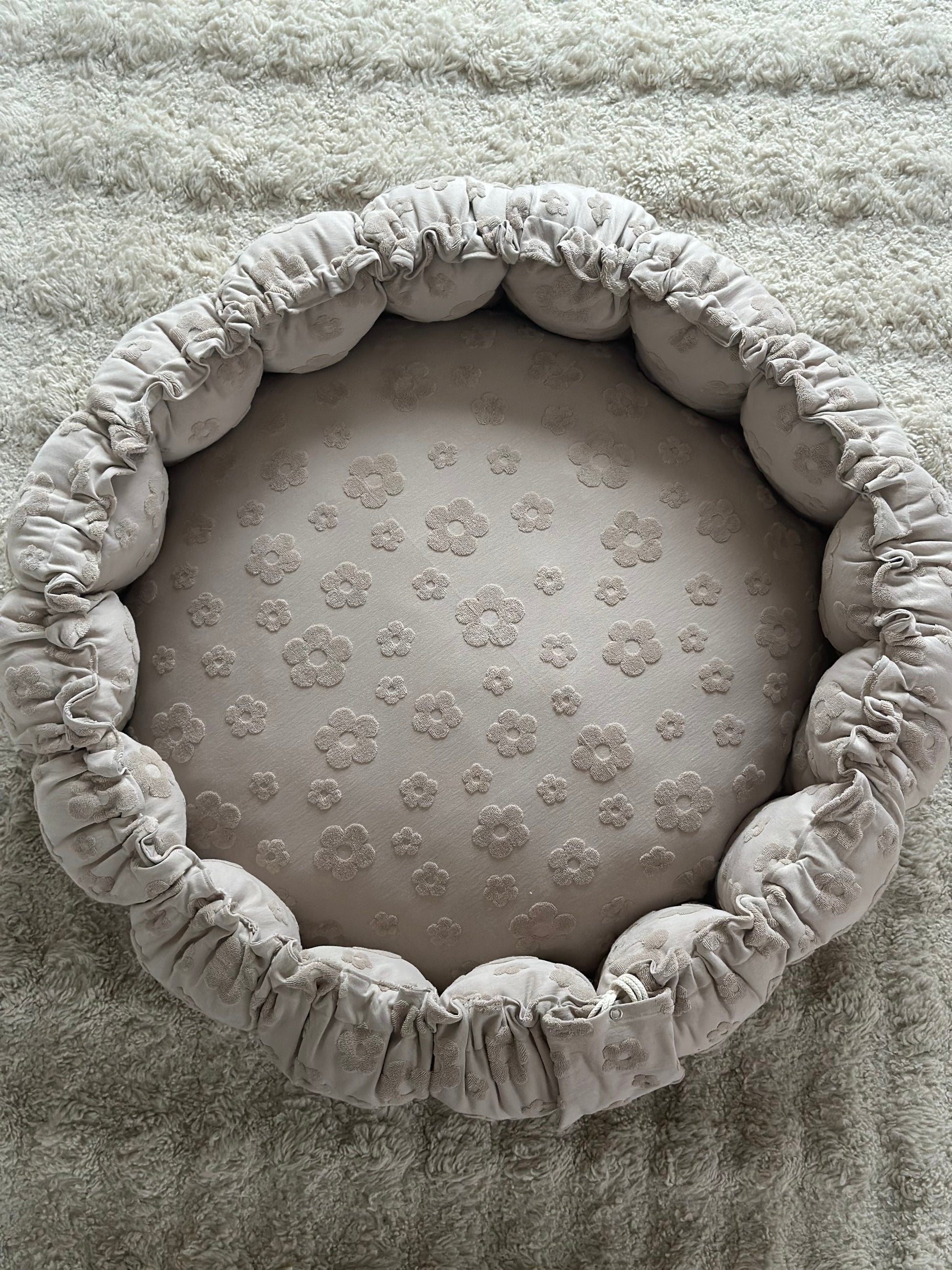 Babynest/speelkleed big flower - Taupe - For Your Little Cutie