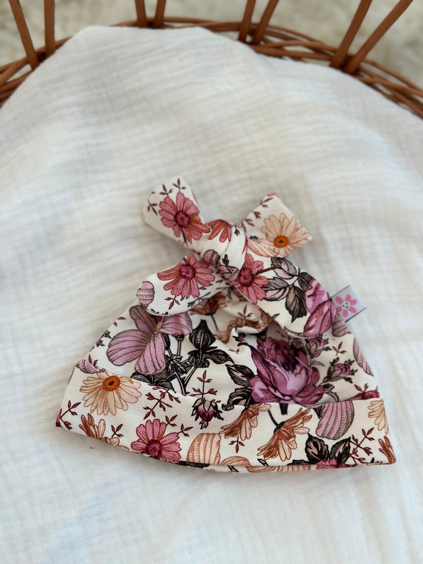 Mutsje strik - purple flower - For Your Little Cutie