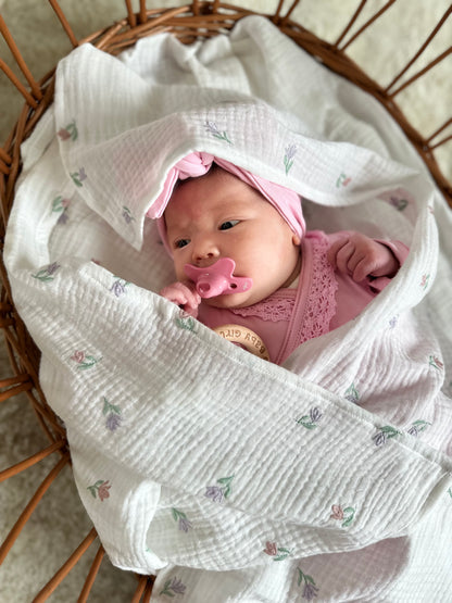 Mousseline - geborduurde bloem - For Your Little Cutie