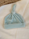 Mutsje - velours baby blauw - For Your Little Cutie
