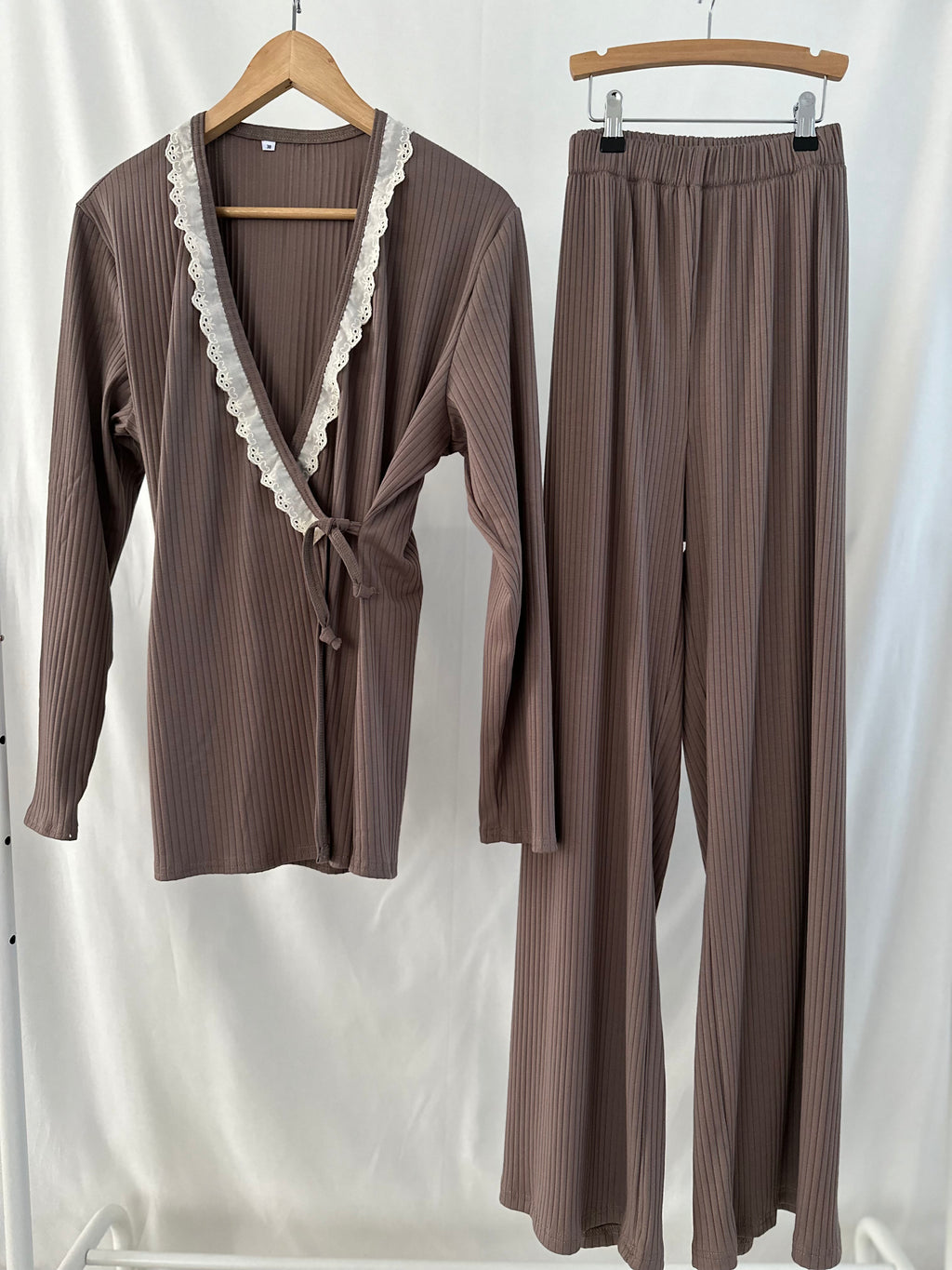 Mama Huispak - Rib Cedar Broderie