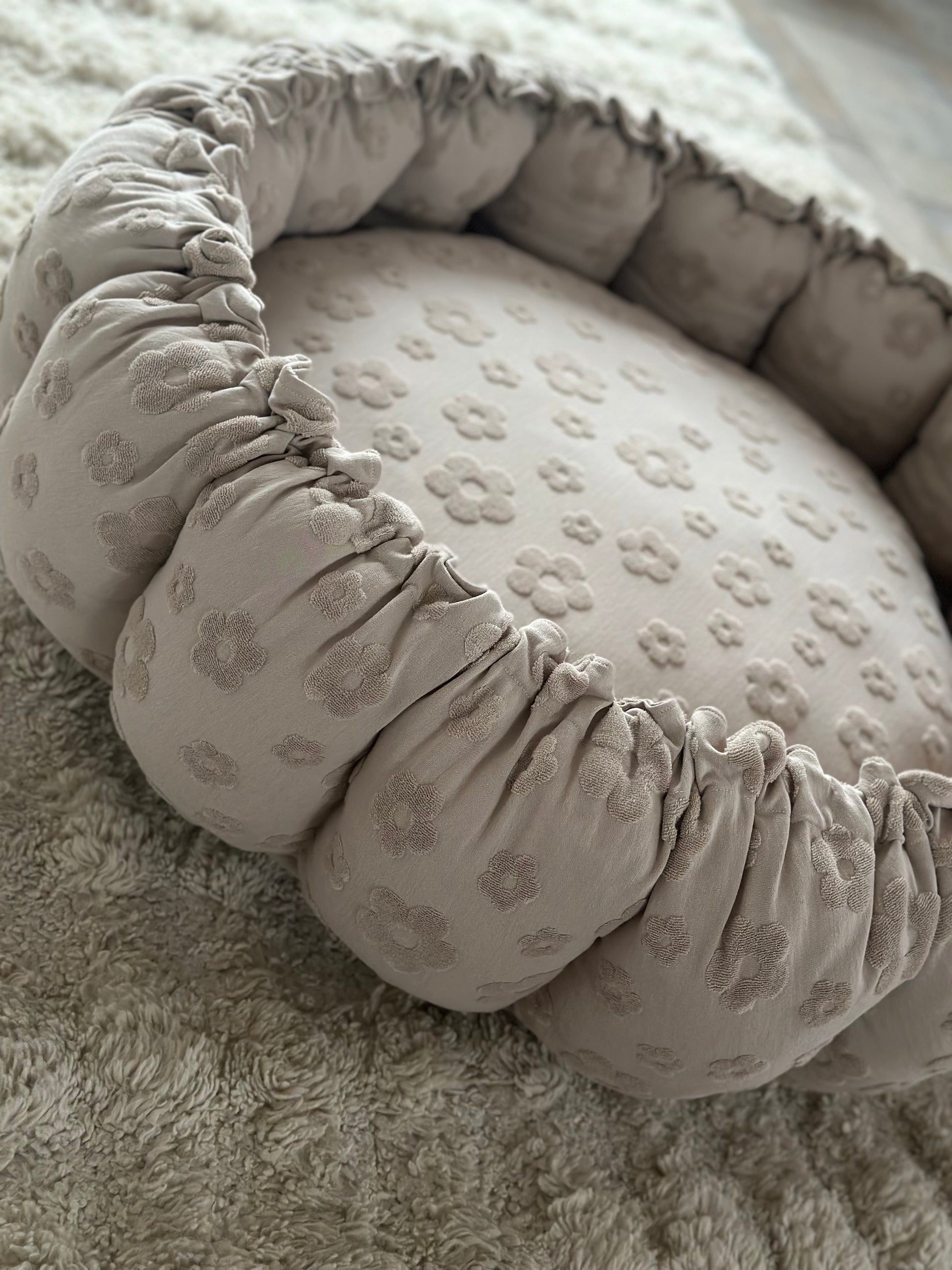 Babynest/speelkleed big flower - Taupe - For Your Little Cutie