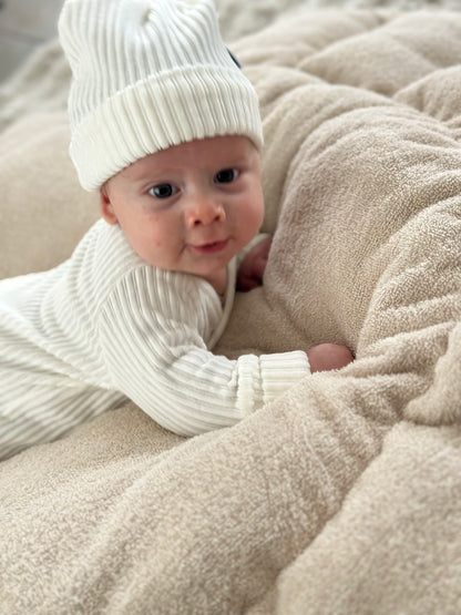 Mutsje unisex - fluweel rib ecru - For Your Little Cutie