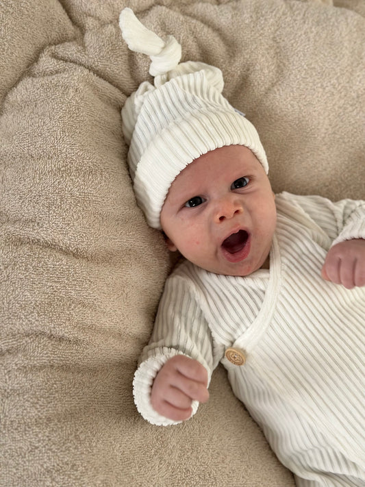 Mutsje unisex - fluweel rib ecru - For Your Little Cutie
