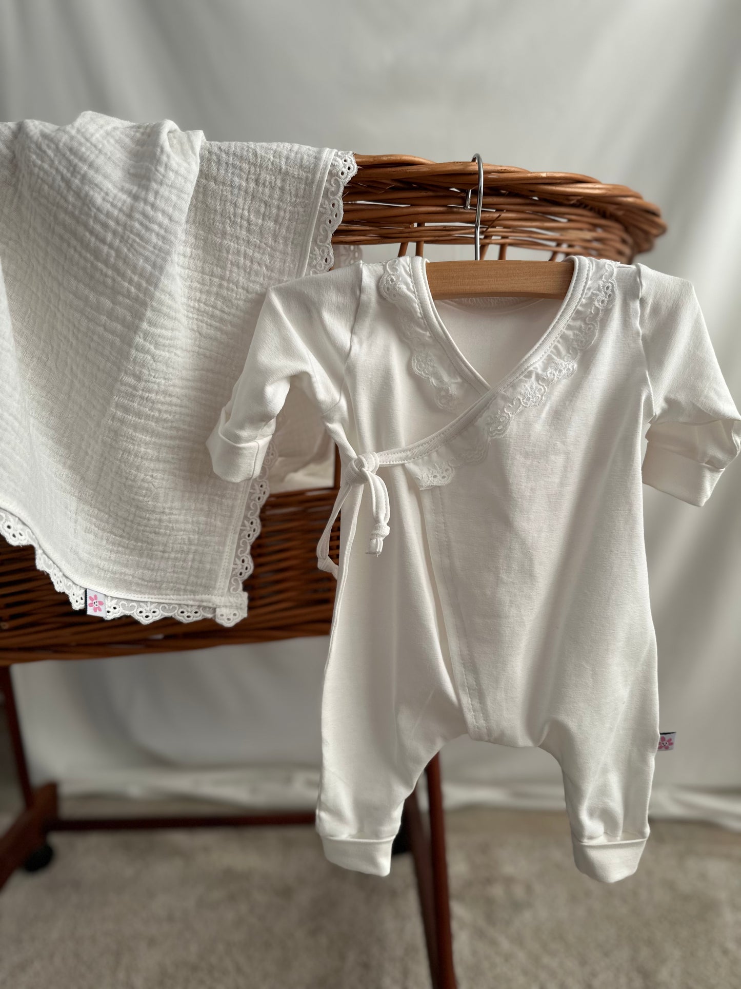 Newborn Set 6 teilig - Stickerei off white