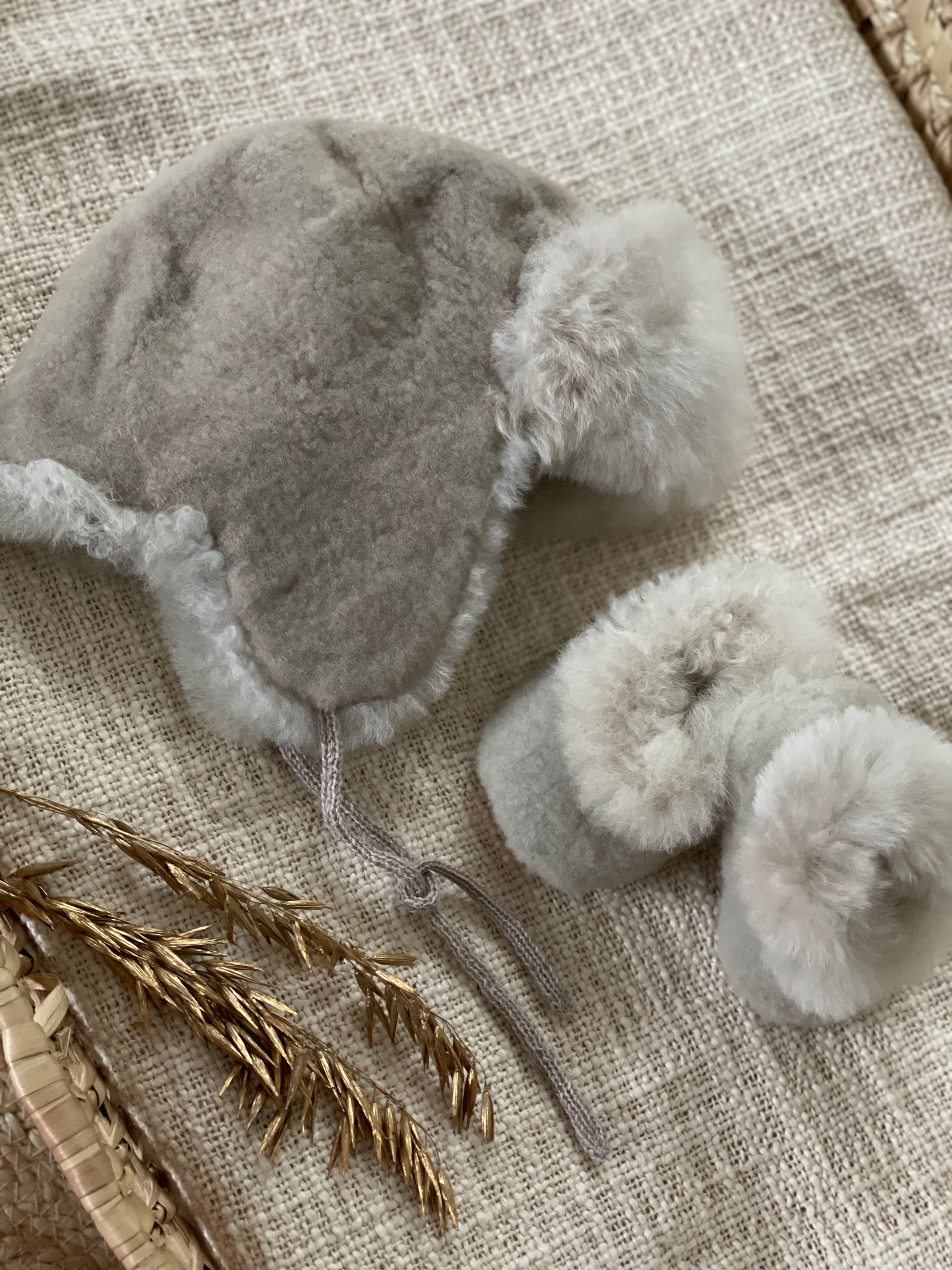 Babyslofjes alpaca bont - oester - For Your Little Cutie