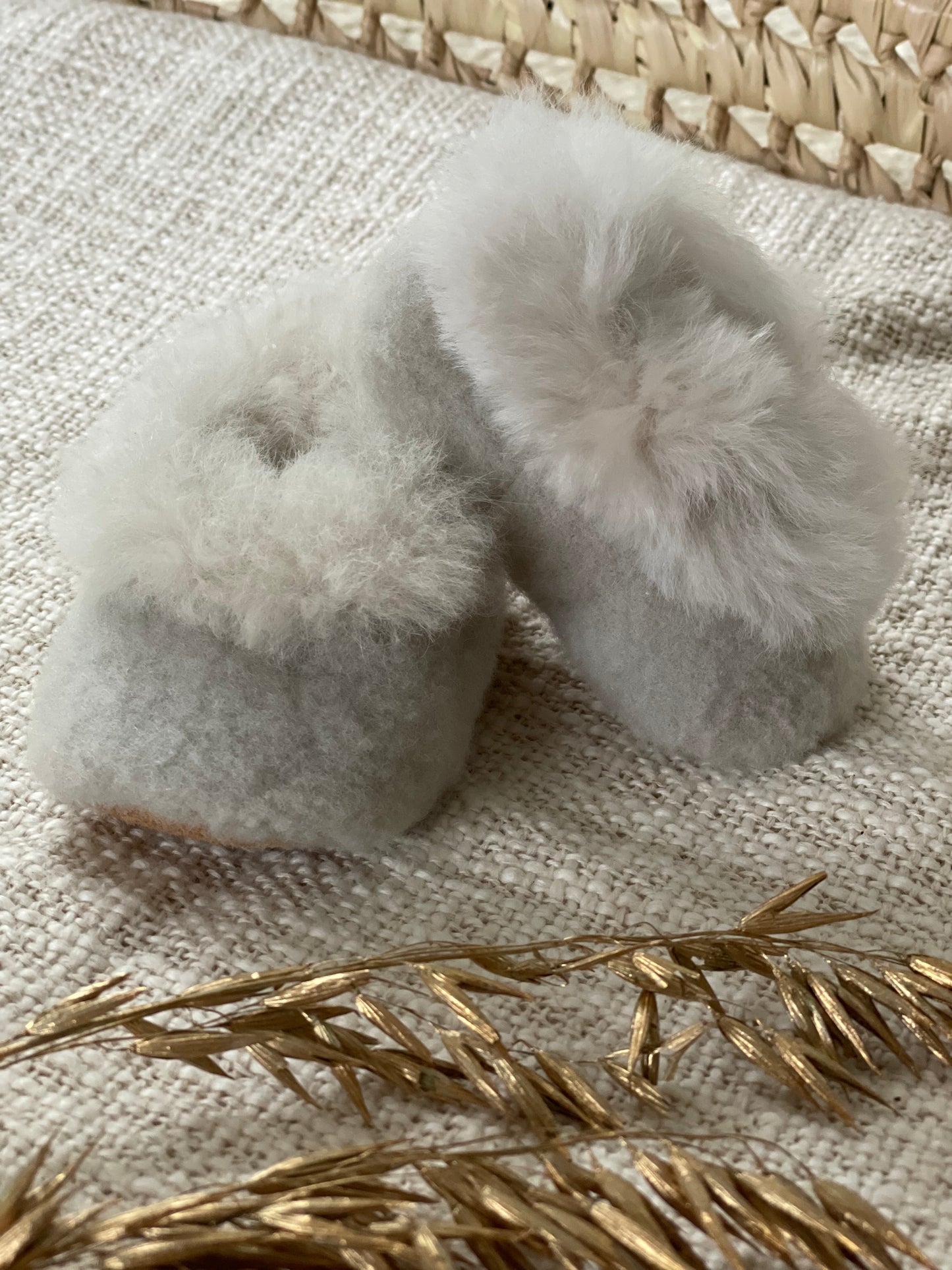 Babyslofjes alpaca bont - oester - For Your Little Cutie